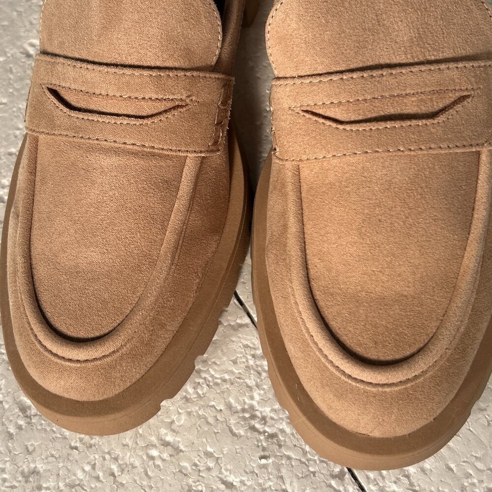 a new day NWOT SZ8 Tan Vegan Suede Penny Loafer Preppy Academia Modern Essential - Picture 7 of 10
